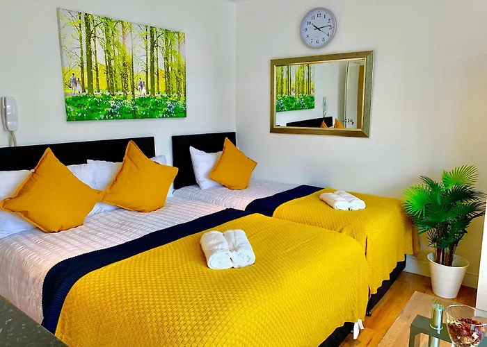 London Studio Apartments, Private Bathroom, Kitchenette, Parking, Np6