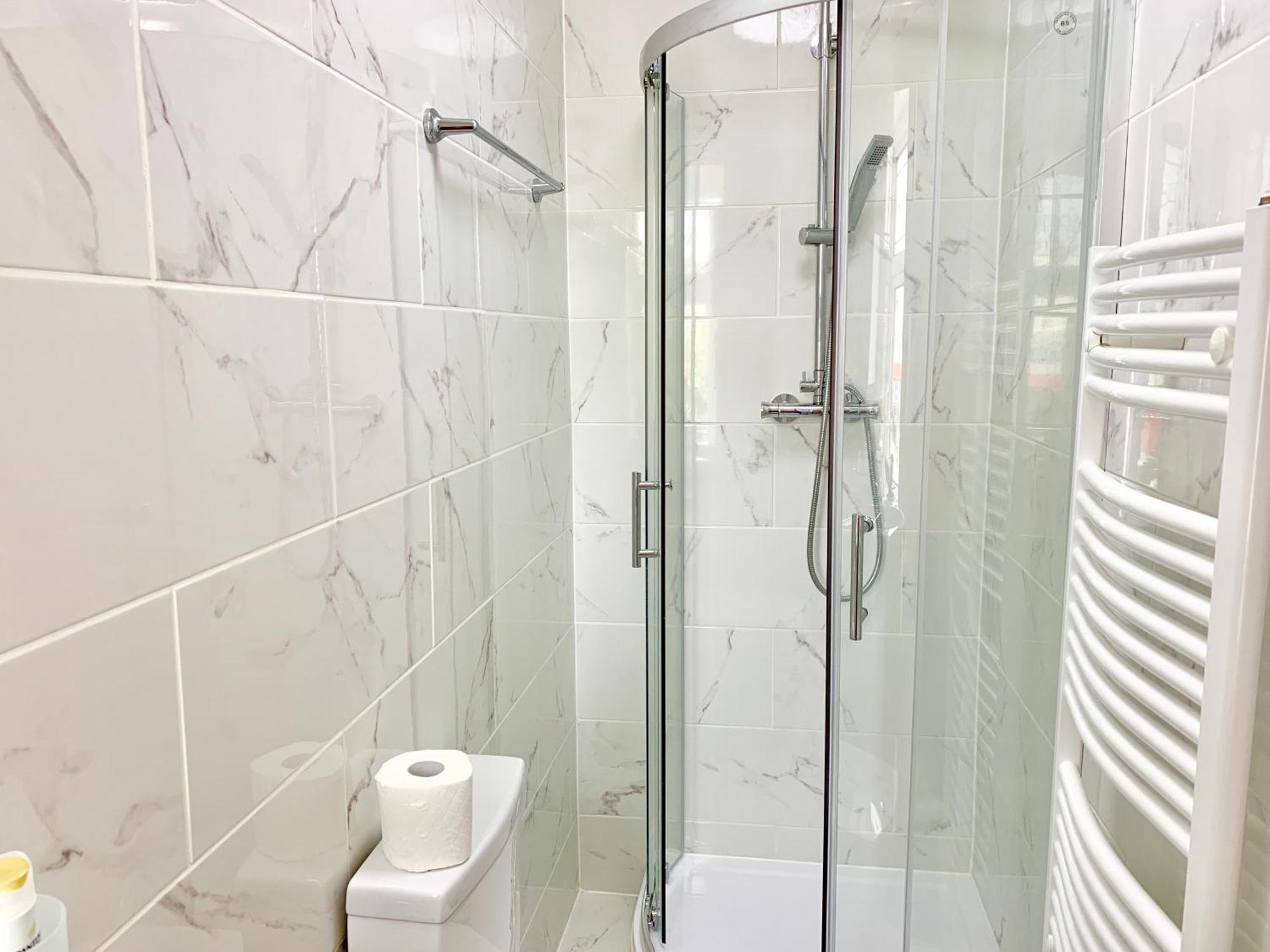 Apartments, Private Bathroom, Kitchenette, Parking, Np6 Apartment *