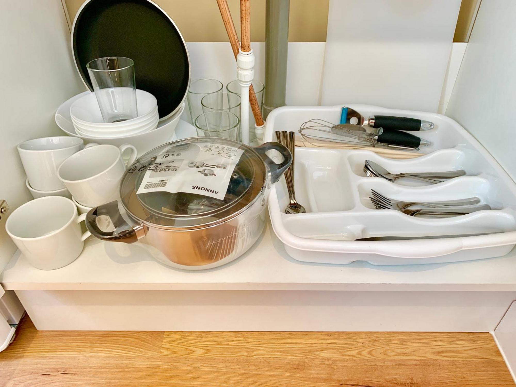 Apartments, Private Bathroom, Kitchenette, Parking, Np6 *